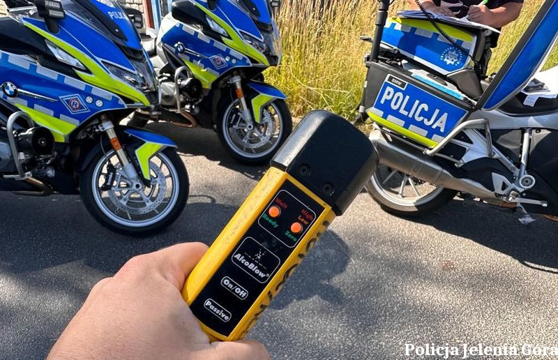 Pijany motocyklista nie zatrzymał się do kontroli.