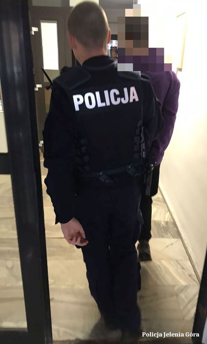 Brutalna Napaść i Kradzież w Boguchwale: Napastnik Zatrzymany i Aresztowany.