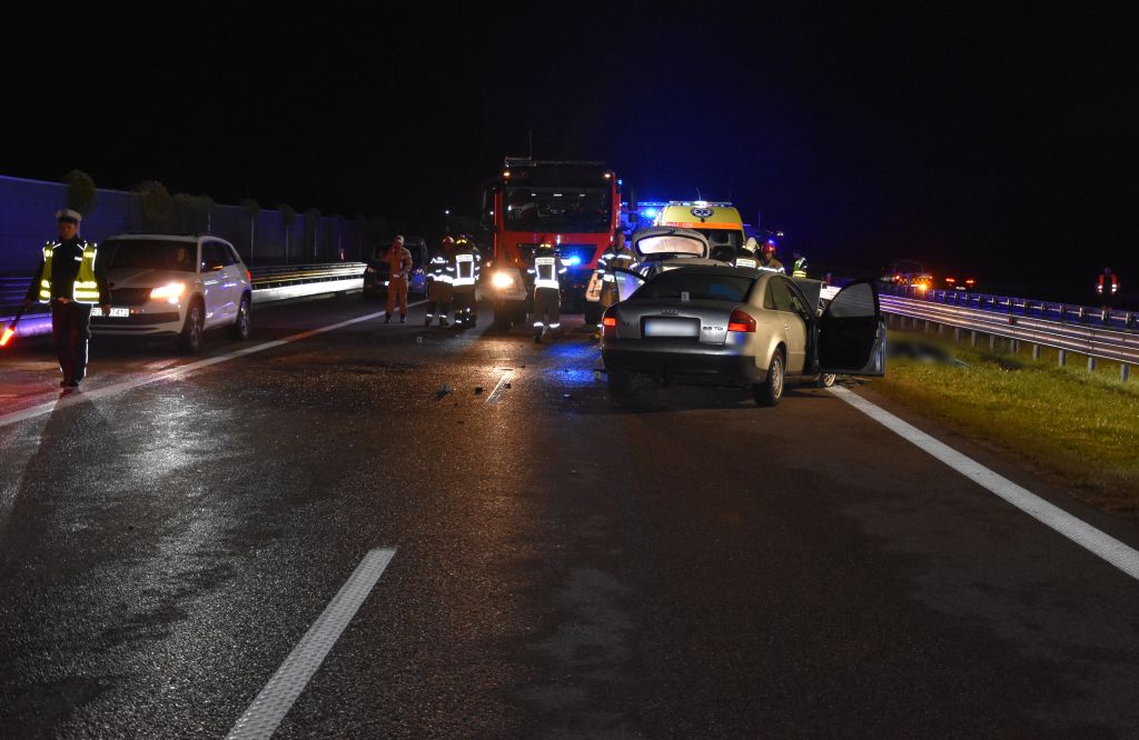 Dramatyczny wypadek na autostradzie A4: 42-latek stracił życie po zderzeniu z 86-latkiem jadącym pod prąd.