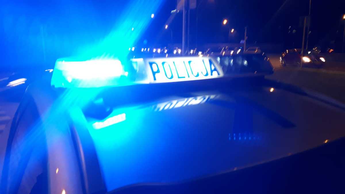 Policjanci eskortowali samochód z dzieckiem wymagającym natychmiastowej pomocy medycznej.