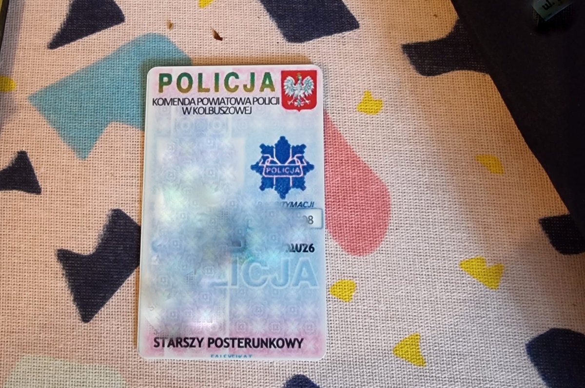 Niebezpieczne Podawanie się za Policjanta: Mieszkaniec Powiatu Kolbuszowskiego Zatrzymany.