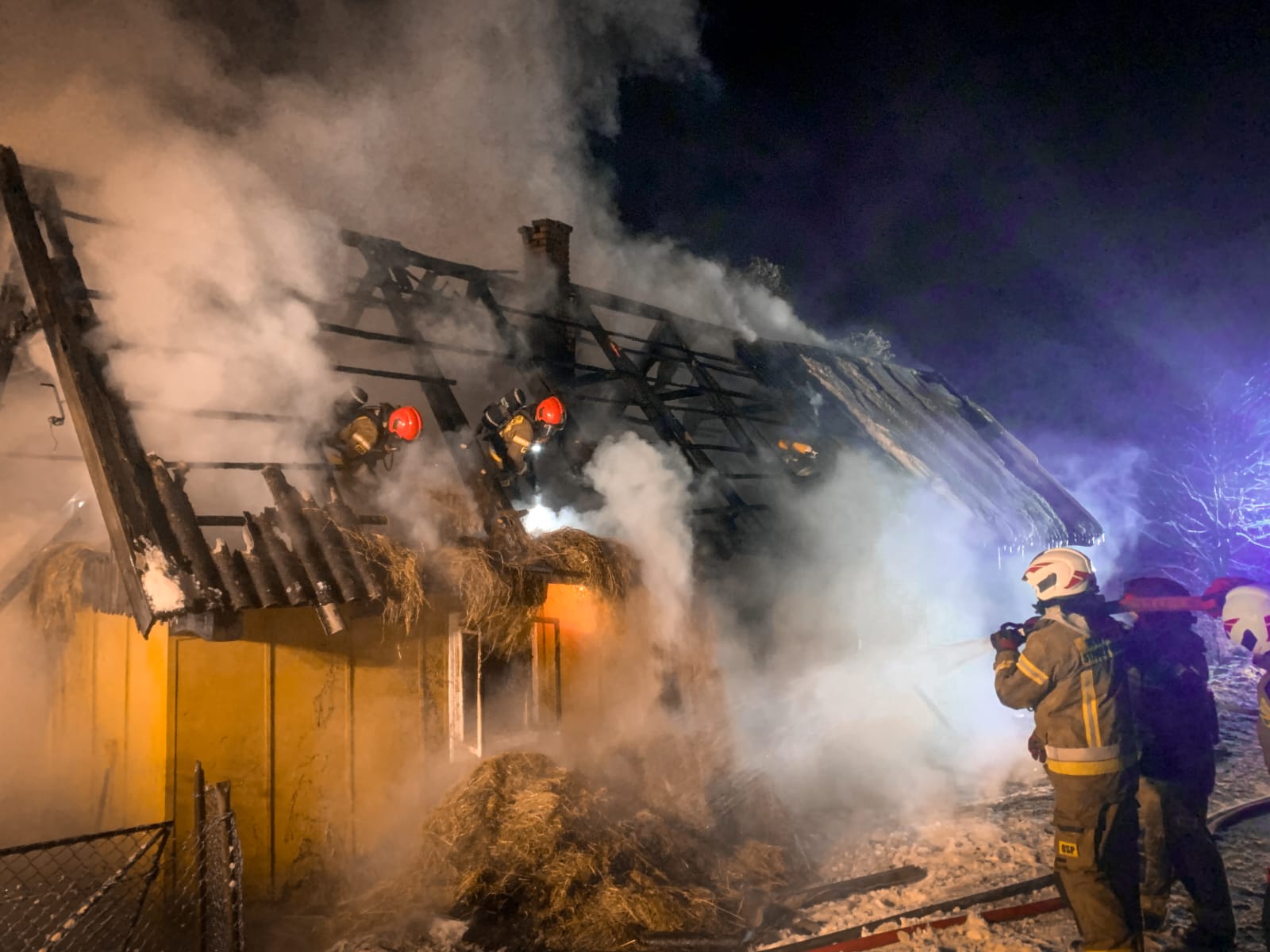 Tragedia w Moderówce: Kobieta Zginęła w Pożarze Drewnianego Domu