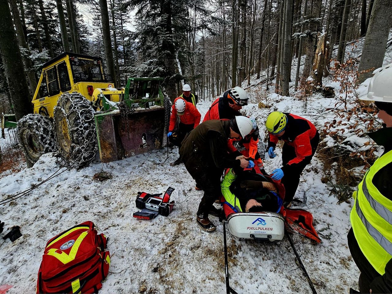 Skuteczna Akcja Ratunkowa: Wspólna Praca GOPR, Pogotowia Ratunkowego i Straży Pożarnej.