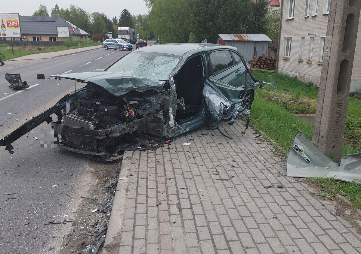 Tragiczny wypadek w Tyczynie: 8 rannych, w tym dwie osoby piesze