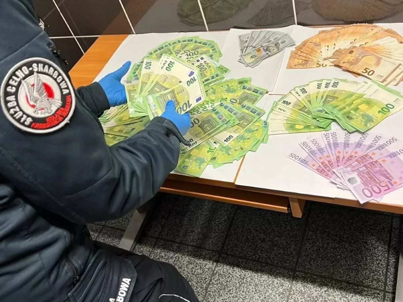 Nielegalny przewóz pieniędzy: kolejne zatrzymanie na granicy Przemyśl-Medyka